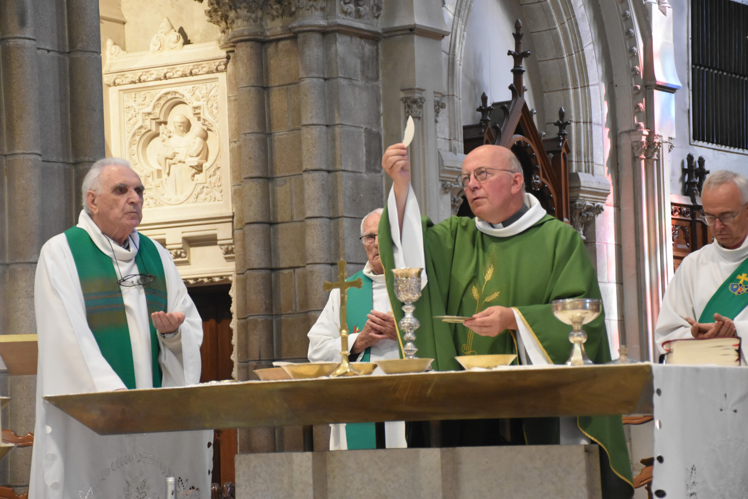 paroisse-saint-francois-des-coteaux-vertou-messe-dominicale